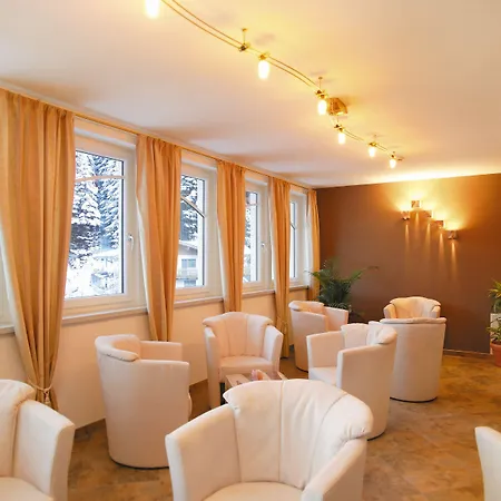 ホテル Alpenherz Garni 4*