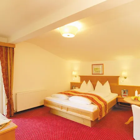 ホテル Alpenherz Garni ゲルロス