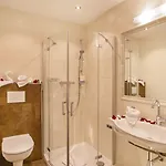 מלון Alpenherz Garni 4*