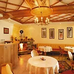 מלון Alpenherz Garni
