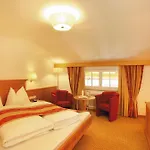 Alpenherz Garni מלון 4*