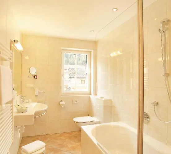 Hotel Alpenherz Garni 4*